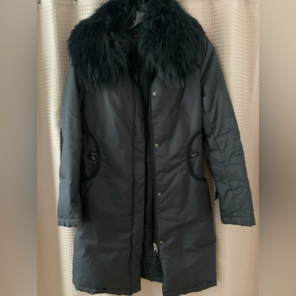 Beautiful black winter coat with fox fur collar